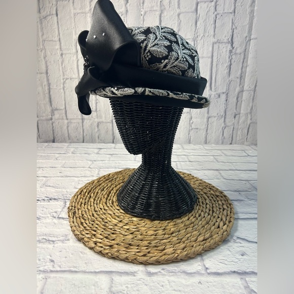 Vintage Ms. Hi’s Classic Black and Light Gray Burnout Pattern & Large Silk Bow. - Picture 2 of 8